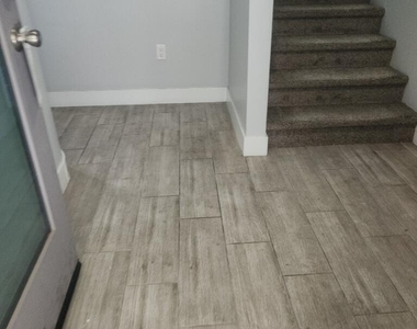 1020 E Spence Avenue - Photo Thumbnail 2