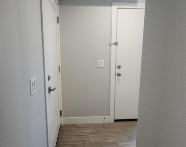 1020 E Spence Avenue - Photo Thumbnail 3