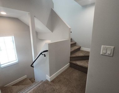 1020 E Spence Avenue - Photo Thumbnail 14