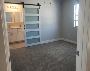 1020 E Spence Avenue - Photo Thumbnail 22