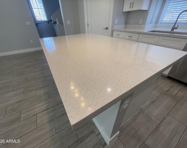 1020 E Spence Avenue - Photo Thumbnail 10