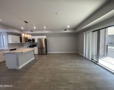 1020 E Spence Avenue - Photo Thumbnail 7