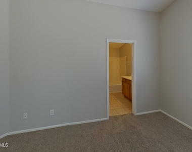 39964 W Sanders Way - Photo Thumbnail 5