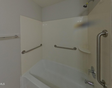 39964 W Sanders Way - Photo Thumbnail 13