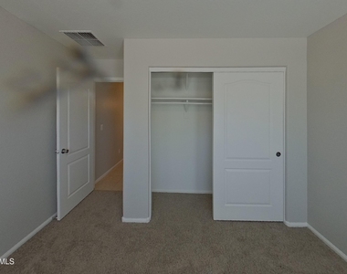 39964 W Sanders Way - Photo Thumbnail 10