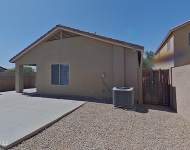 39964 W Sanders Way - Photo Thumbnail 14