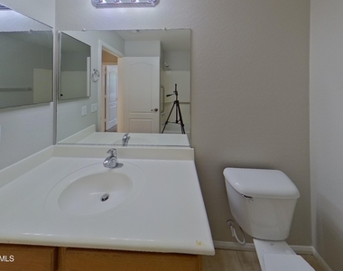 39964 W Sanders Way - Photo Thumbnail 12