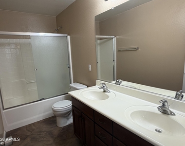 15101 N 173rd Drive - Photo Thumbnail 9