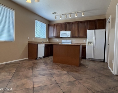 15101 N 173rd Drive - Photo Thumbnail 3