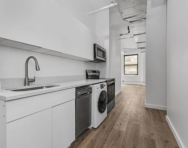 255 West 36th Street - Photo Thumbnail 3