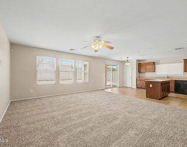 17118 N 184th Lane - Photo Thumbnail 7