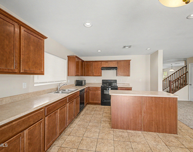 17118 N 184th Lane - Photo Thumbnail 10