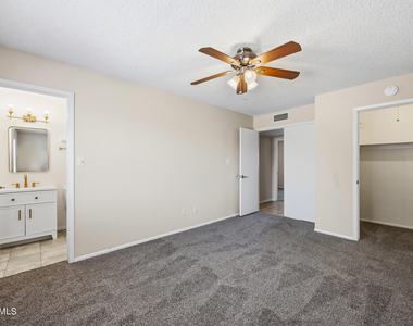 2216 W Straford Drive - Photo Thumbnail 13