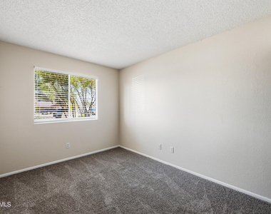 2216 W Straford Drive - Photo Thumbnail 17