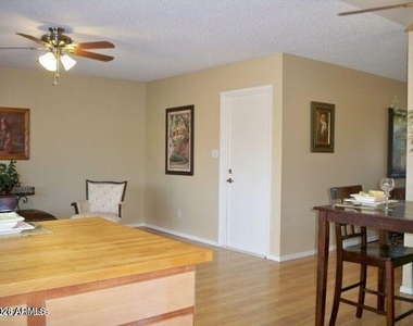 2216 W Straford Drive - Photo Thumbnail 7