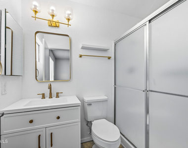 2216 W Straford Drive - Photo Thumbnail 14