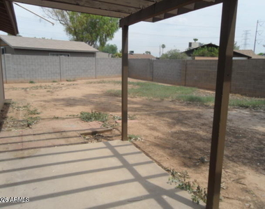 2216 W Straford Drive - Photo Thumbnail 12
