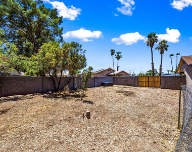2216 W Straford Drive - Photo Thumbnail 22