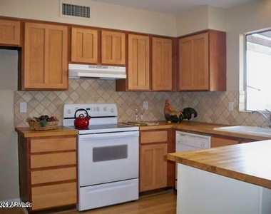 2216 W Straford Drive - Photo Thumbnail 3