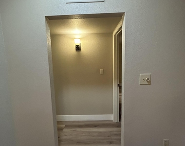 5100 N Miller Road - Photo Thumbnail 21