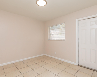 7750 Sw 10th Court - Photo Thumbnail 13