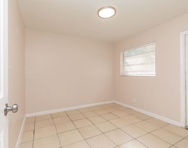 7750 Sw 10th Court - Photo Thumbnail 14