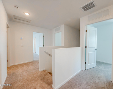 239 W Sonoran Vista Circle - Photo Thumbnail 11