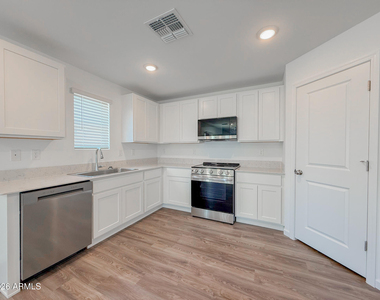 239 W Sonoran Vista Circle - Photo Thumbnail 3