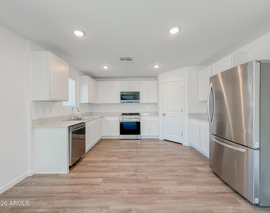 239 W Sonoran Vista Circle - Photo Thumbnail 5