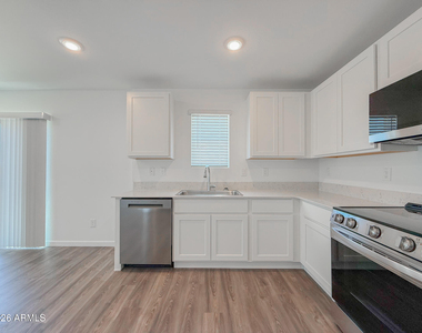 239 W Sonoran Vista Circle - Photo Thumbnail 6