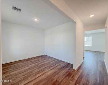 239 W Sonoran Vista Circle - Photo Thumbnail 10