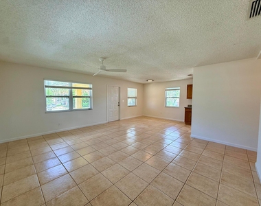 3362 Se Jefferson Street - Photo Thumbnail 4
