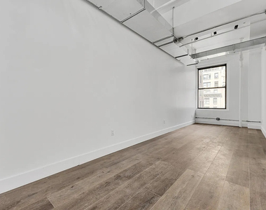 255 West 36th Street - Photo Thumbnail 4