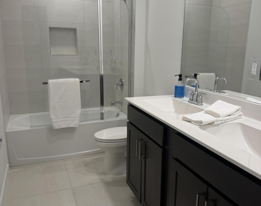 1325 Ne 2nd Court - Photo Thumbnail 7