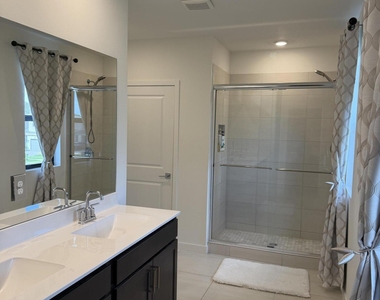 1325 Ne 2nd Court - Photo Thumbnail 6