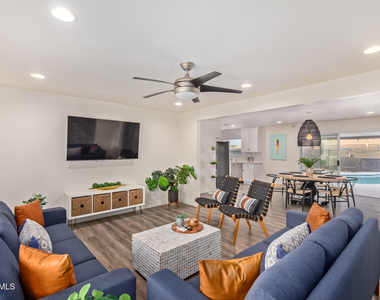 8442 E Holly Street - Photo Thumbnail 3