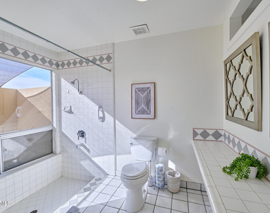 12617 N 71st Street - Photo Thumbnail 13