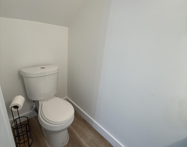 812 W 14th Street - Photo Thumbnail 7