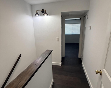 812 W 14th Street - Photo Thumbnail 19