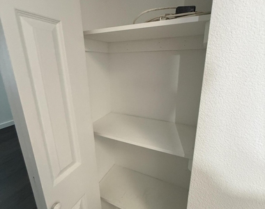 812 W 14th Street - Photo Thumbnail 20