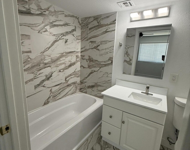 812 W 14th Street - Photo Thumbnail 18