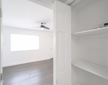 812 W 14th Street - Photo Thumbnail 27