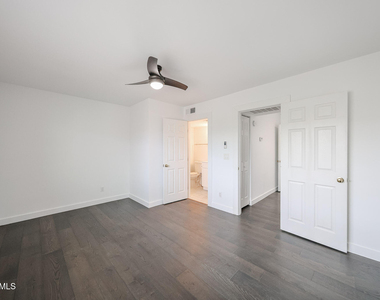 812 W 14th Street - Photo Thumbnail 37