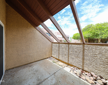 812 W 14th Street - Photo Thumbnail 43