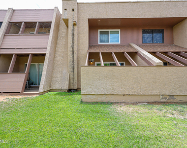812 W 14th Street - Photo Thumbnail 51