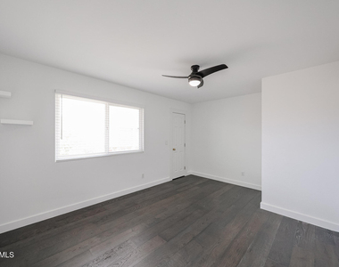 812 W 14th Street - Photo Thumbnail 36