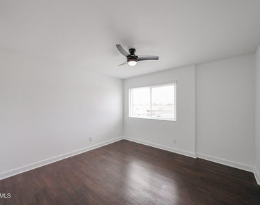 812 W 14th Street - Photo Thumbnail 29