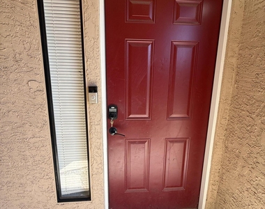 812 W 14th Street - Photo Thumbnail 1