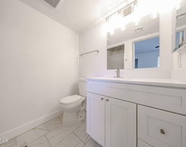 812 W 14th Street - Photo Thumbnail 41