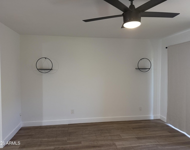 812 W 14th Street - Photo Thumbnail 11